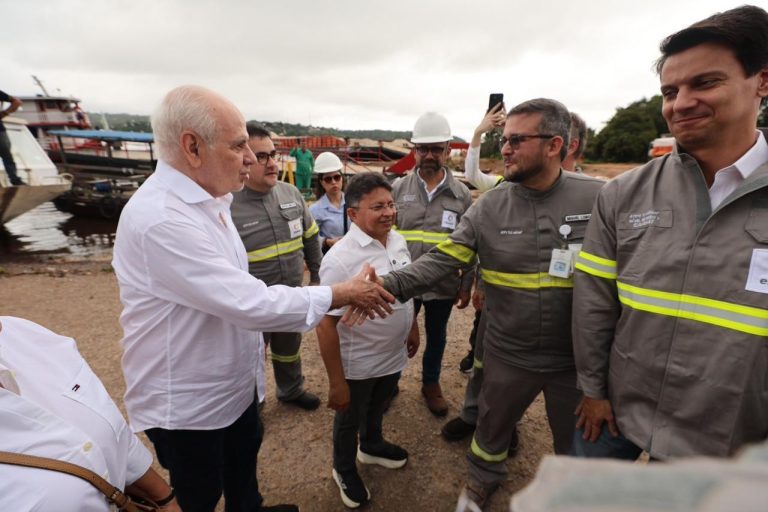 Durante passagem pelo complexo Azulão, Serafim Corrêa ressalta vocação energética amazonense