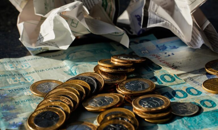Economia cresce 0,7% em maio, puxada por consumo das famílias, diz FGV