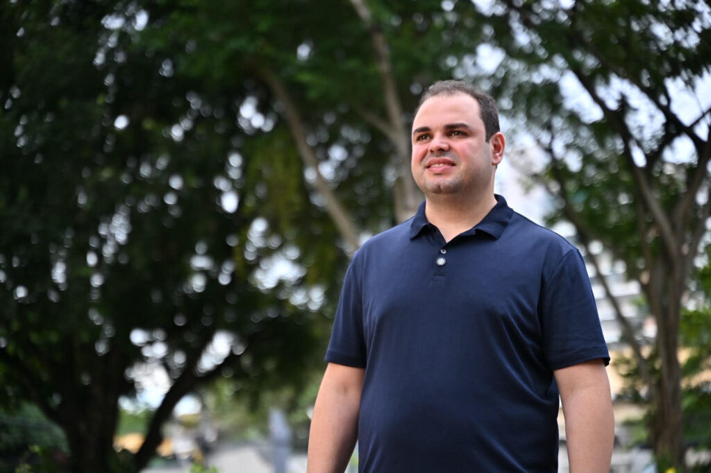 Roberto Cidade dispara em Manaus e tem a menor rejeição entre adversários, segundo Pesquisa Action